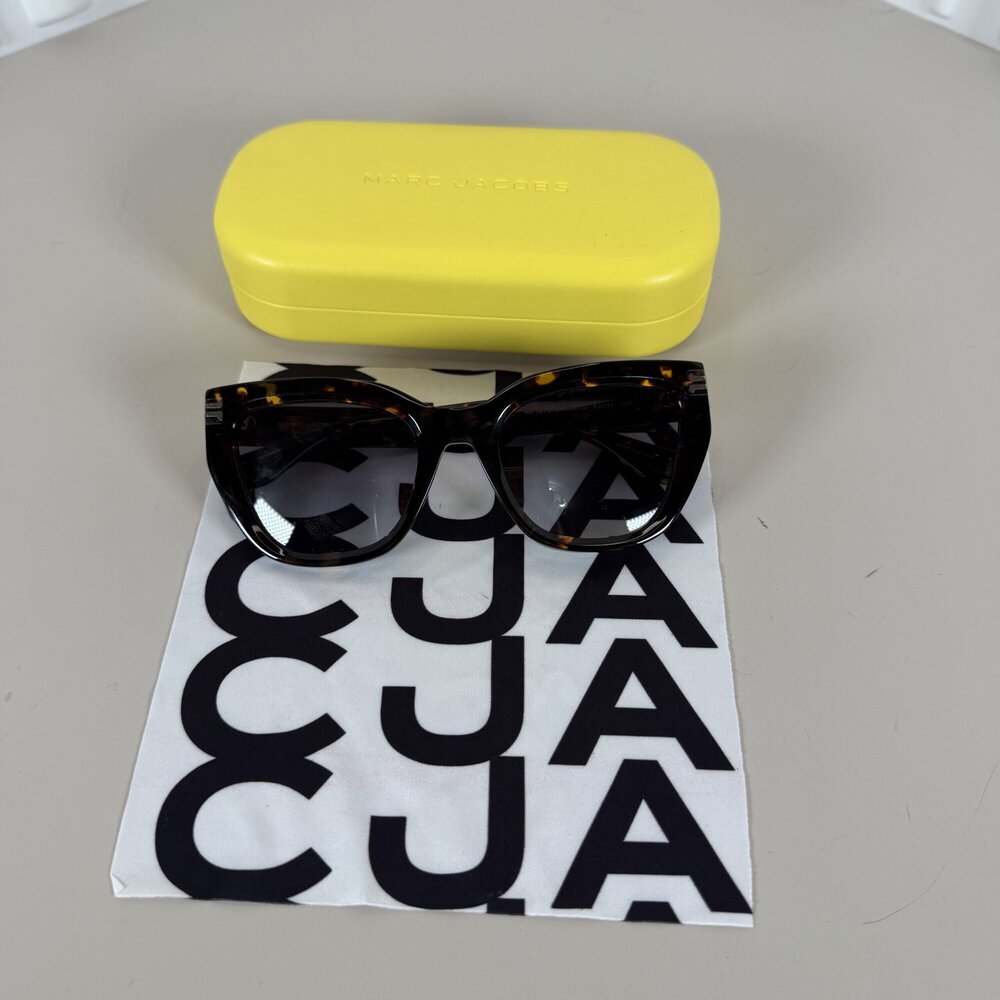 Marc Jacobs MJ 1070/S cat-eye sunglasses